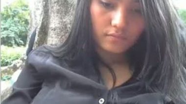 Chennai Bold girl showing breasts and butts in park outdoor mms