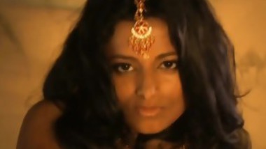 An Erotic Dancing Moves Of An Indian Babe