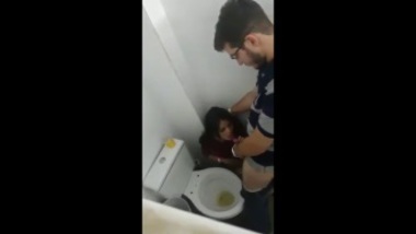 Delhi Girl’s Secret Sex In Pub’s Toilet