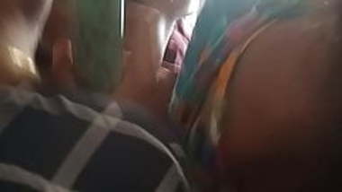 Tamil hot young girl deep boobs cleavage in bus (Part:1)