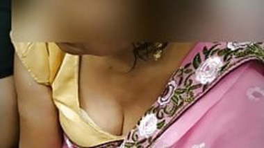 Captured cleavage of a HOT Matured Aunty