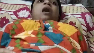 Bengali boudi in gown masturbating