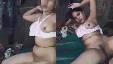Lesbian neighbour girl capturing desi wife in her mobile