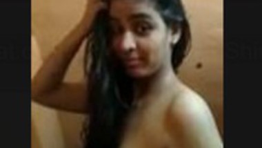 Sexy Desi Girl Shows Boobs