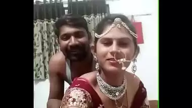 Suhagraat par nayi nabeli dulhan se kiss aur boobs suck sex