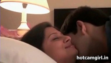 Secret affair with the married hot bhabhi at hotel
