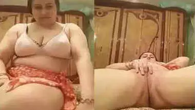 Solo sex video of chubby Desi woman who loves to massage XXX cunny