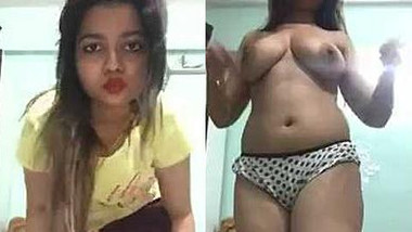 Desi woman plays with her sex tits getting XXX pleasure in posing