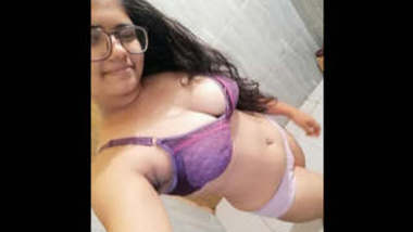 Big Booby Super Cute Sri Lankan Girl with Specs Leaked Videos Part 2