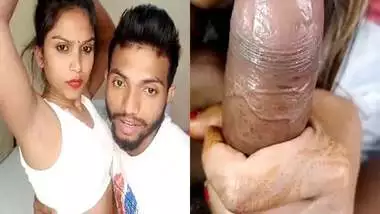 Sexy Bhabhi sucking big dick on cam